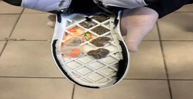 Ayakkabı Tabanına Gizlenmiş Uyuşturucu Ele Geçirildi