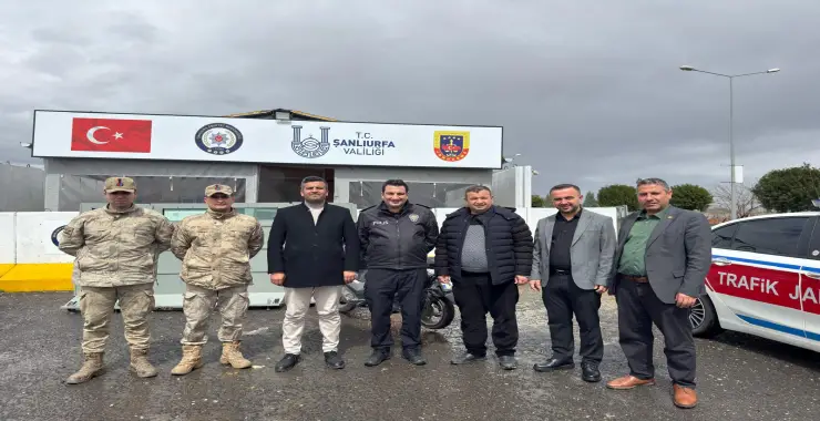 Karaköprü’de Muhtarlardan Emniyet Mensuplarına Bayram Ziyareti