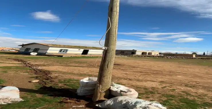 Direği Oyup Kaçak Hat Çektiler