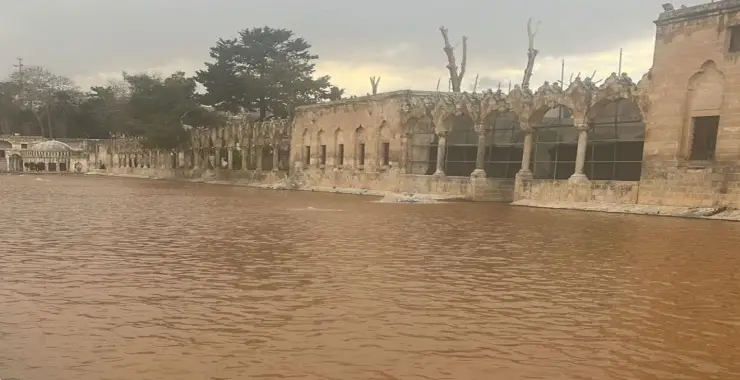 Sağanak Balıklıgöl’ün Suyunu Bulandırdı