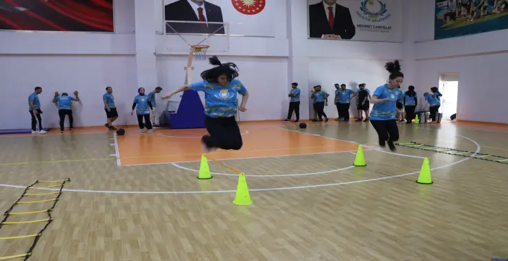 HALİLİYE BELEDİYESİ İLE GENÇLERİN HAYALLERİ GERÇEĞE DÖNÜŞÜYOR