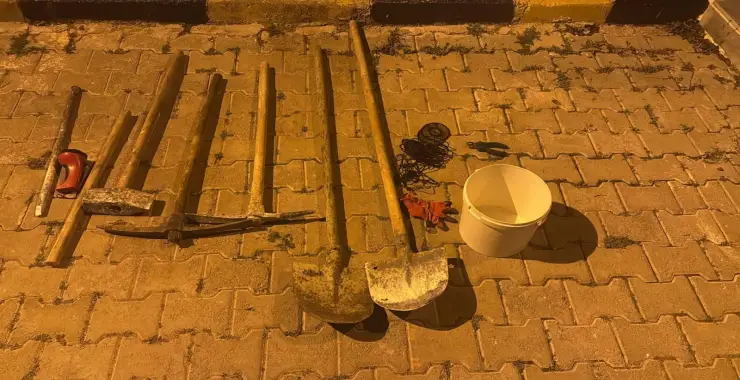 HARRAN’DA KAÇAK KAZI: 5 GÖZALTI