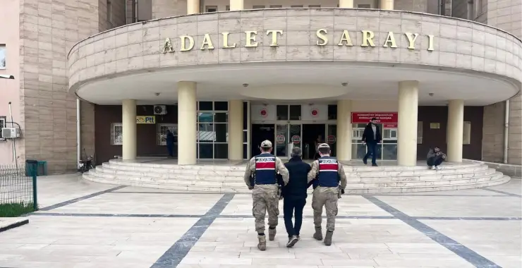 Karaköprü’de Aranan Şahıs Yakalandı