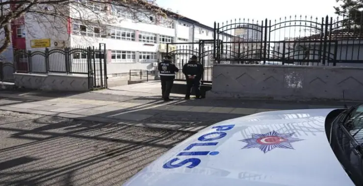 ÜLKE GENELİNDE GÜVENLİK TEDBİRLERİ ARTIRILDI! HER OKULUN ÖNÜNE 2 POLİS