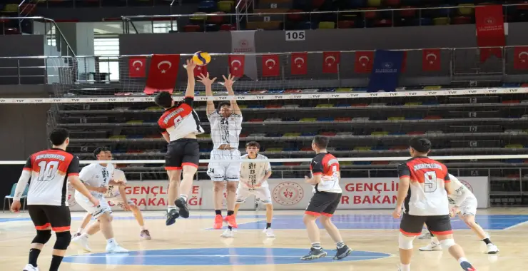ŞANLIURFA BÜYÜKŞEHİR BELEDİYESİ GENÇ ERKEKLER VOLEYBOL TAKIMINDAN FİLEDE İKİNCİ GALİBİYET
