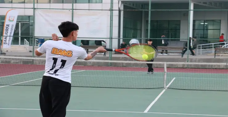  23 NİSAN TENİS TURNUVASI BAŞLADI