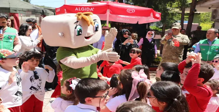 HALİLİYE’DE MİNİKLER 23 NİSAN COŞKUSUNU YAŞADI