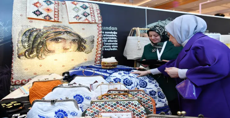 KİLİS’İN KADİM YORGANI CEMRE ÇARŞISI’NDA SERGİLENİYOR.