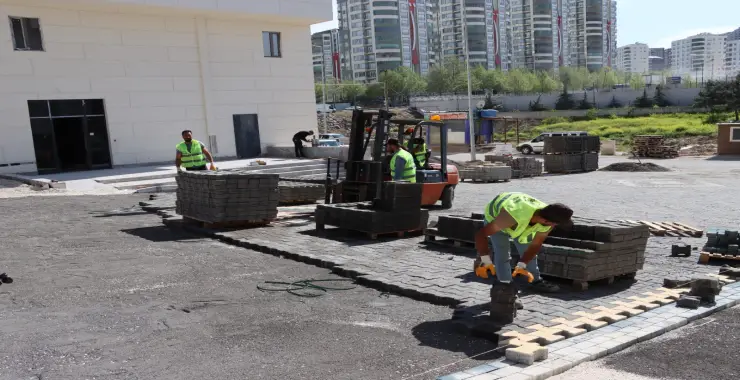 KARAKÖPRÜ’DE YOL SEFERBERLİĞİ: 12 EKİP SAHADA ÇALIŞIYOR