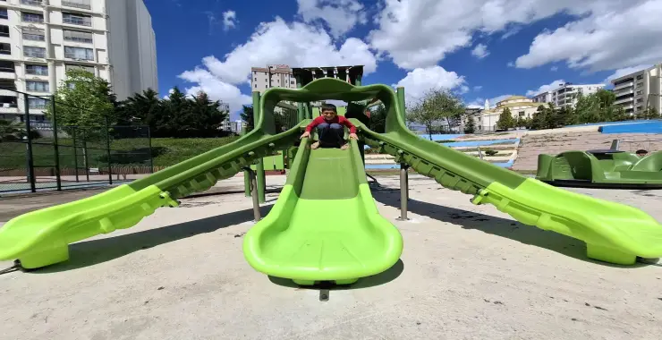  ÇOCUK OYUN DÜNYASI YENİLENİYOR