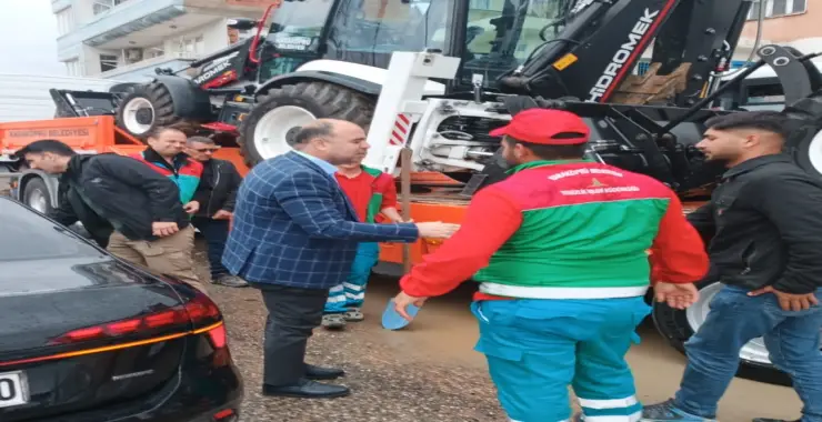 KARAKÖPRÜ BELEDİYESİ, BİRECİK’TE YARALARI SARIYOR