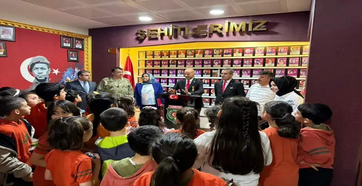 Minik Öğrencilerden Şehit Aileleri Derneğine Ziyaret