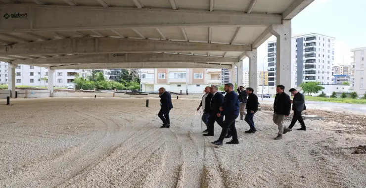 BAŞKAN NİHAT ÇİFTÇİ, MODERN SEMT PAZARI ÇALIŞMALARINI İNCELEDİ