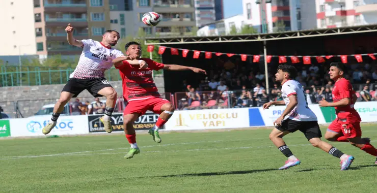 Siverek Belediyespor 3. lig yolunda ilk engeli aştı