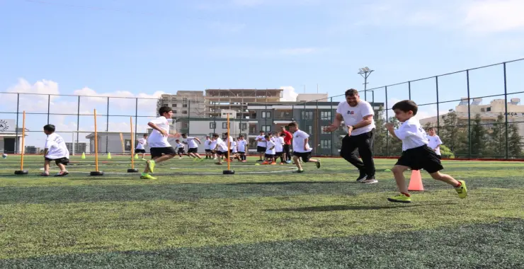 ŞANLIURFA BÜYÜKŞEHİR BELEDİYESİ, GELECEĞİN FUTBOLCULARINI YETİŞTİRİYOR