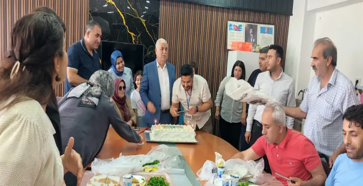 42 Yıllık Eğitim Çınarı Emekliliğe Uğurlandı