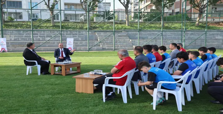 BAŞKAN NİHAT ÇİFTÇİ, SPORCULARIN SORULARINI YANITLADI
