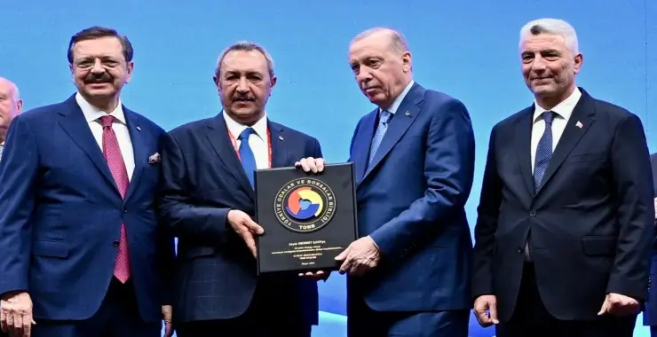 Başkan Mehmet Kaya ödülünü Erdoğan’dan aldı